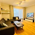 Spacious & Modern 1 Bedroom Near Lauluvaeljak- Tallinn