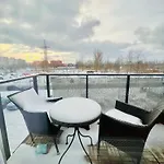 Spacious & Modern 1 Bedroom Near Lauluvaeljak- *