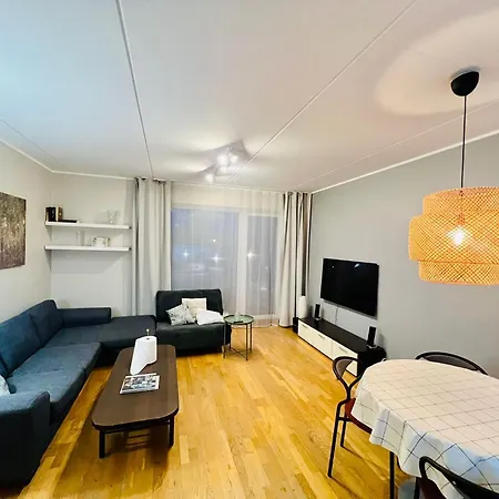 Apartment Spacious & Modern 1 Bedroom Near Lauluvaeljak- *