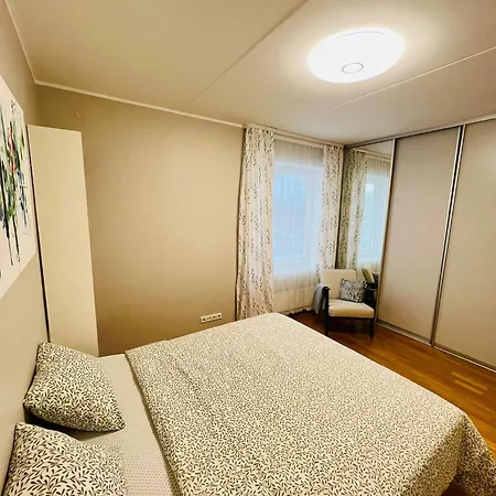 Apartment Spacious & Modern 1 Bedroom Near Lauluvaeljak- *