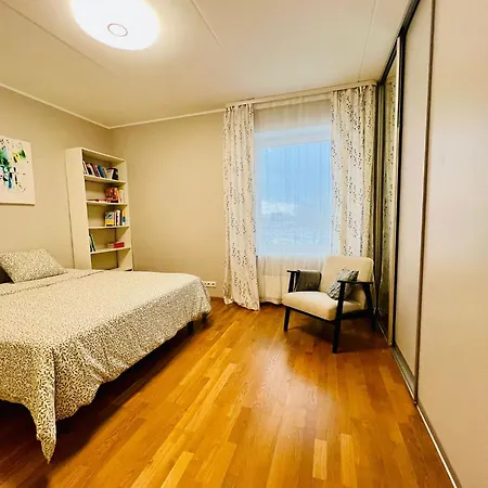 Apartamento Spacious & Modern 1 Bedroom Near Lauluvaeljak- *