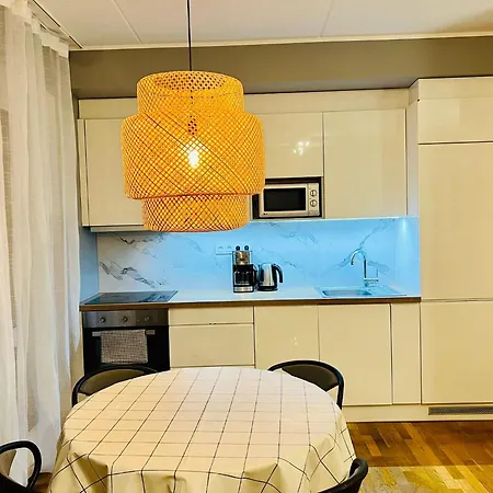 Spacious & Modern 1 Bedroom Near Lauluvaeljak- *