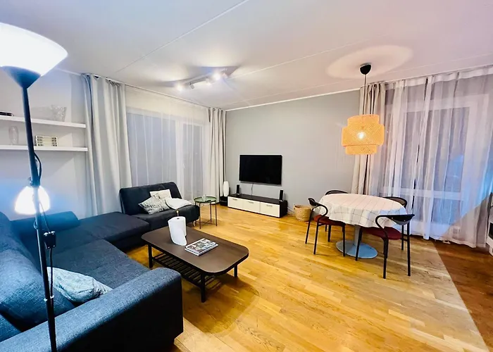 Spacious & Modern 1 Bedroom Near Lauluvaeljak- 아파트 *