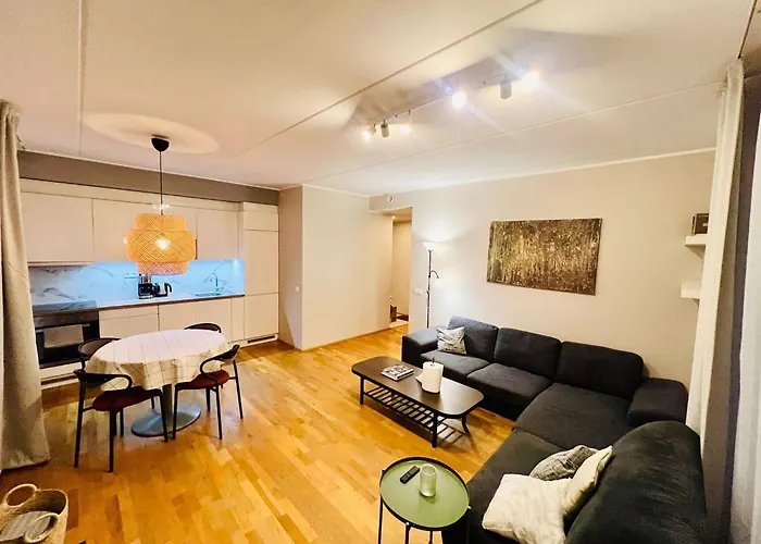 Spacious & Modern 1 Bedroom Near Lauluvaeljak- 아파트 *