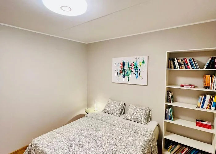 Spacious & Modern 1 Bedroom Near Lauluvaeljak- * 탈린