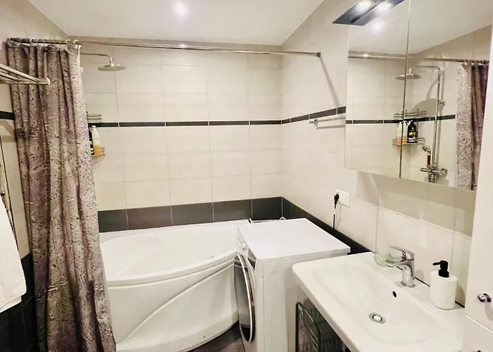 Spacious & Modern 1 Bedroom Near Lauluvaeljak- 아파트 *