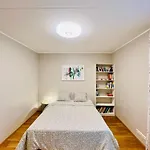 Spacious & Modern 1 Bedroom Near Lauluvaeljak- Appartement
